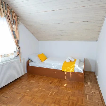 And In Kozjanski Park Guest house