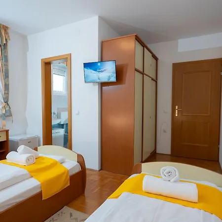 And In Kozjanski Park Guest house Bistrica ob Sotli